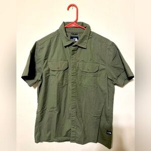 The North Face Short Sleeve Button Shirt Men's size M